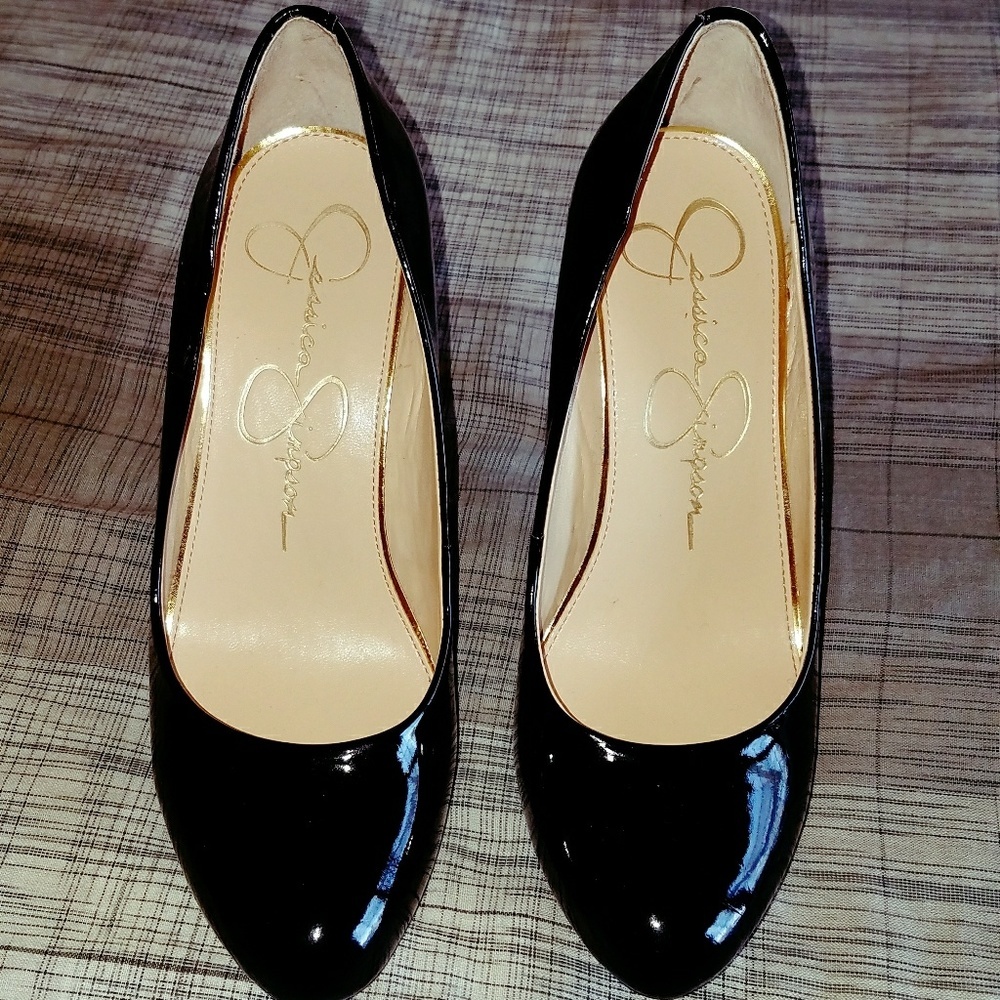 EUC Black Jessica Simpson‎ round toe sz 6 heels